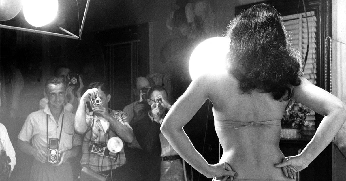You are currently viewing Bettie Page: Embracing the Iconic Legacy