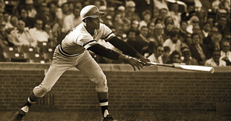 Read more about the article Roberto Clemente: A 3,000-Hit Legacy