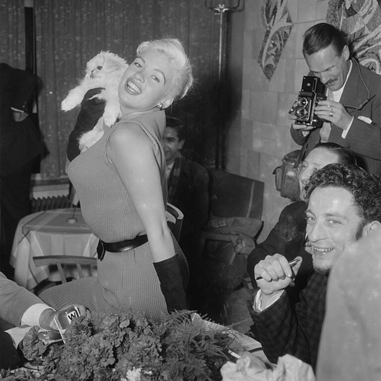 Jayne Mansfield holding her dog